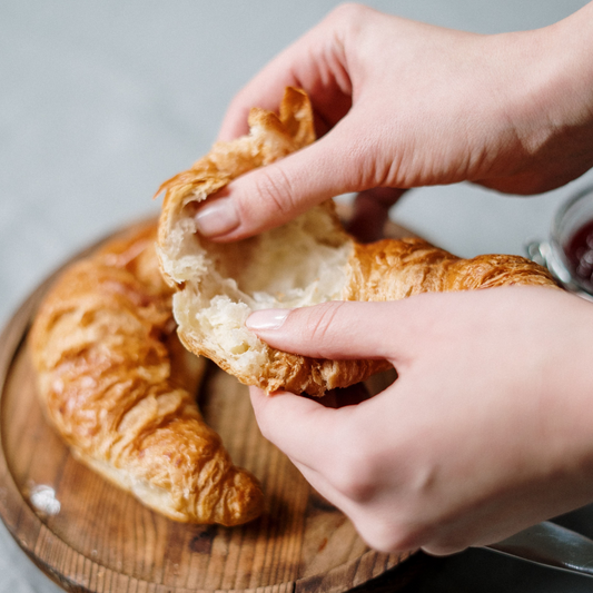 Von Paris in deine Küche: Die Kunst des perfekten Croissant-Backens